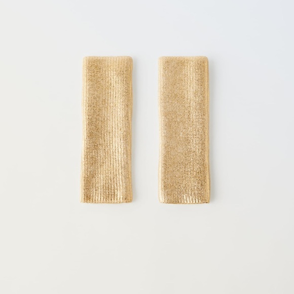 ✨SALE ✨ ZARA FOIL MITTENS
✨SALE ✨ - Picture 1 of 4